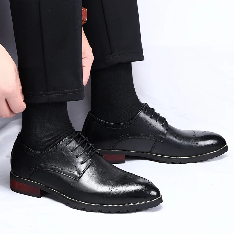 Men Pointed Leather Shoes Brogue Business Derby Shoes Wear-resistant Rubber Sole Breathable Casual Lightweight Men Loafers