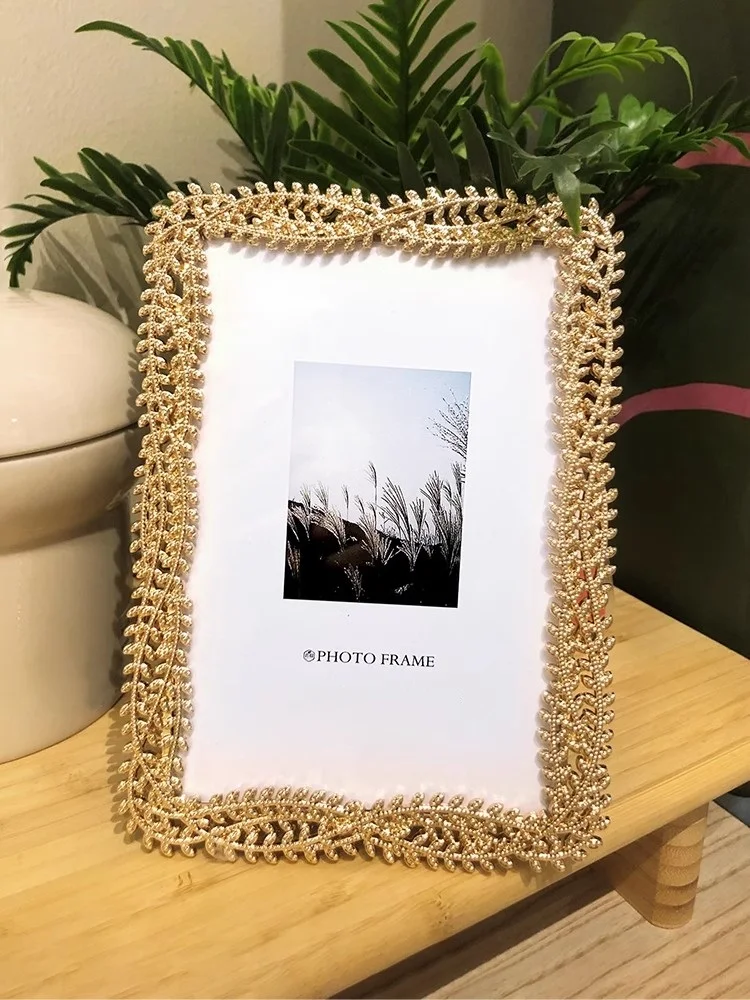 

American and European Creative Exquisite Light Luxury Metal Photo Frame