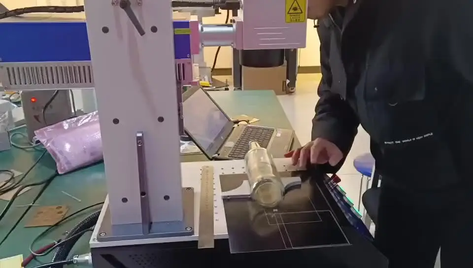 3W 5W UV 355nm Лазерная маркировочная машина с JPT/INNO для пластикового стекла