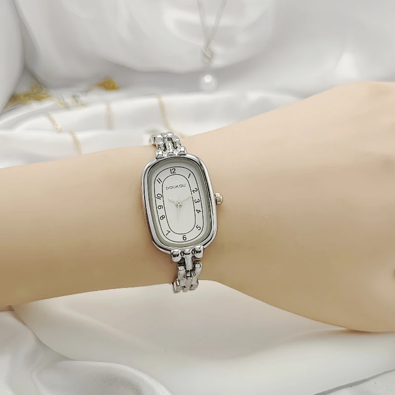 Fashion women's oval watch, vintage quartz temperament bracelet watch
