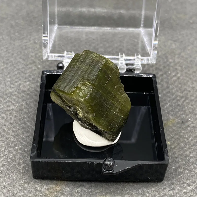 100%  Natural Green tourmaline Mineral Specimens Stones and Crystals Healing Crystal   +Box size:35*35*35 mm