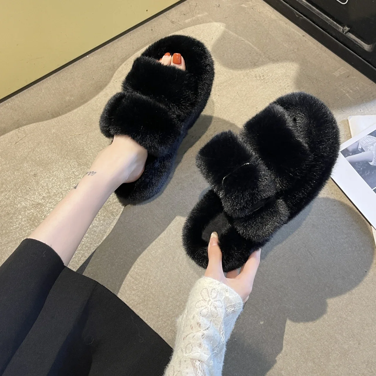 

Fluffy Raccoon Fur Slippers Shoes Women Fox Fur Flip Flop Flat Furry Fur Slides Outdoor Sandals