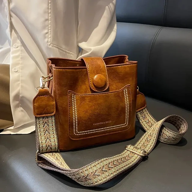 Michelle Bucket Chain Bag