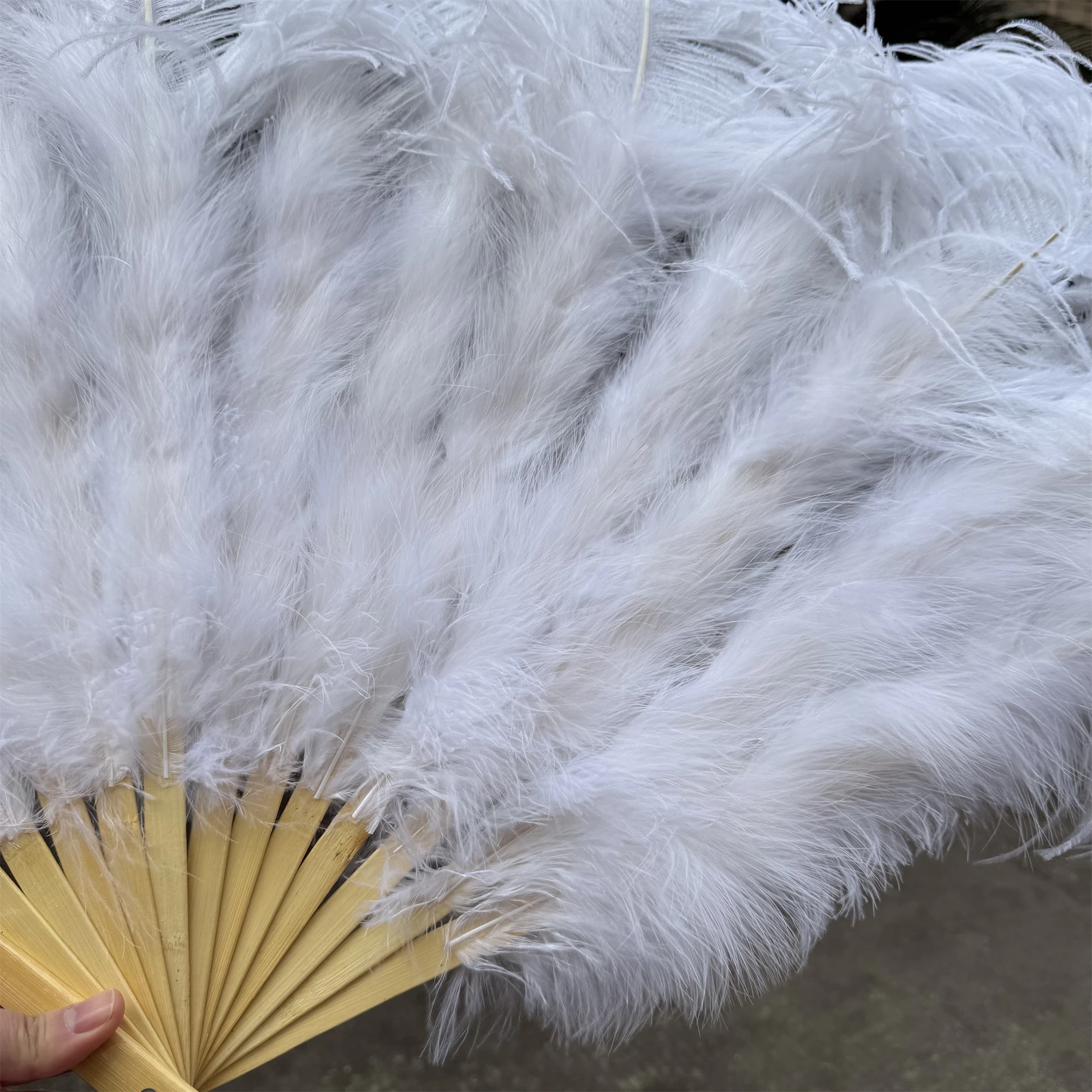 White Ostrich Feathers Fans Foldable Hand Held Plumes Fan Performance Fans Party Props Stage Show Props 100CM 130 CM 1/2/10Piece