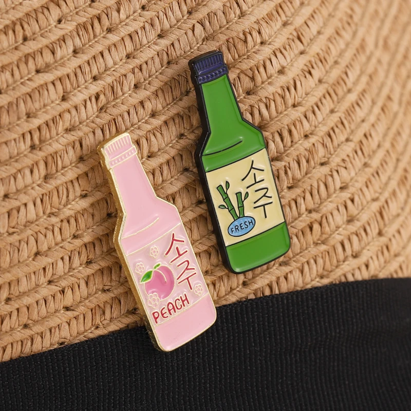 Soju Emaille Pin Korea Wein Brosche Abzeichen Cartoon Pfirsich Frische Flasche Rosa Grün Revers Pullover Hut Schmuck Individuelles Geschenk Großhandel – Detail 5