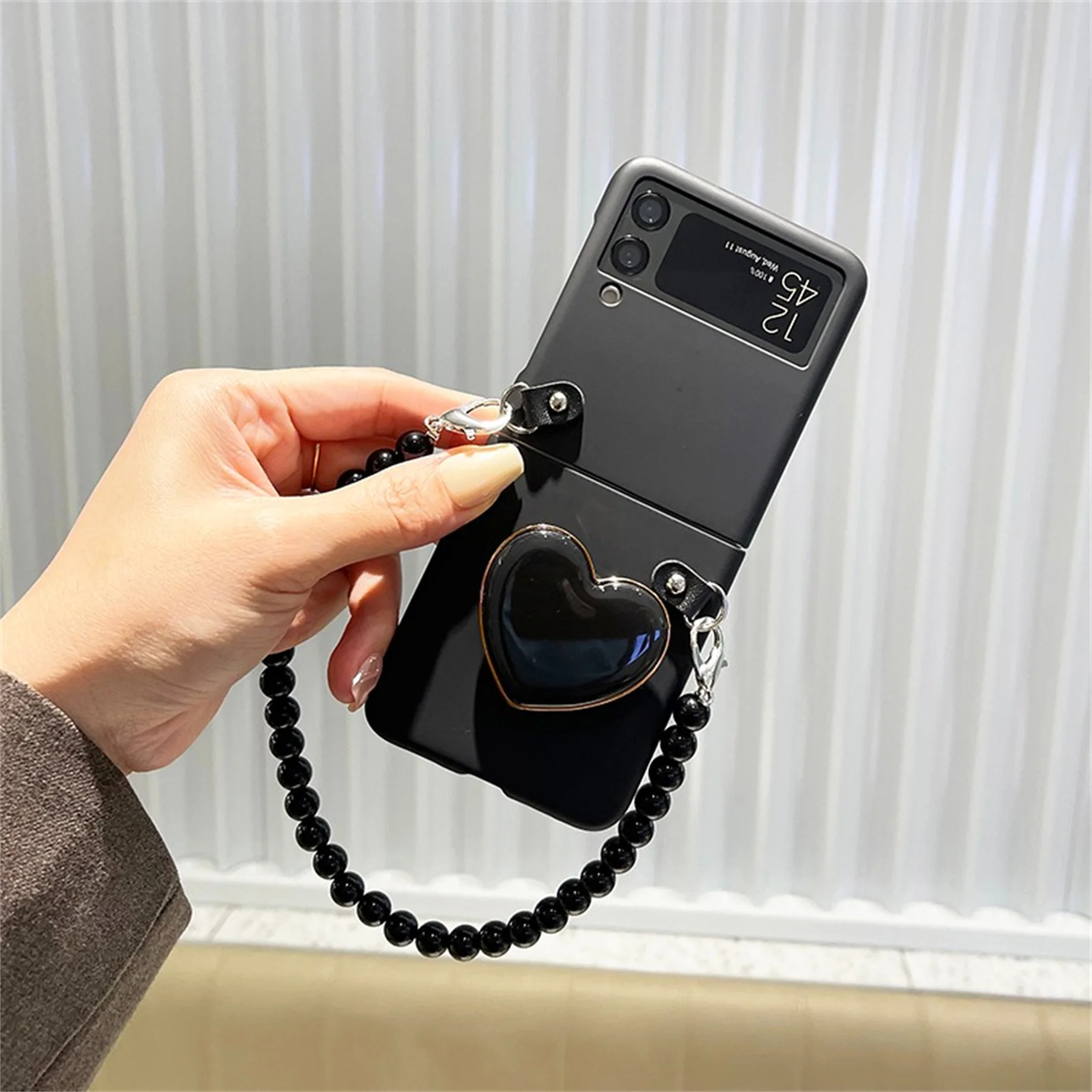 

For Samsung Galaxy Z Flip 4G 4 3 5G Luxury Korean Fashion Cute Black Love Heart Beads Bracelet Hand Chain Matte Skin Case Cover