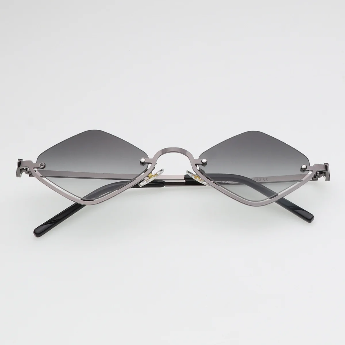 Mode Vintage kleine polygonale Sonnenbrille Frauen neue Marke Metall Halb rahmen elegante Sonnenbrille Damen y2k sexy Cat Eye Shades – Detail 4