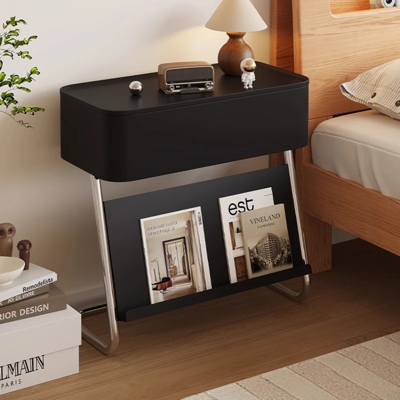 Comodino moderno in acciaio inossidabile con ruote
