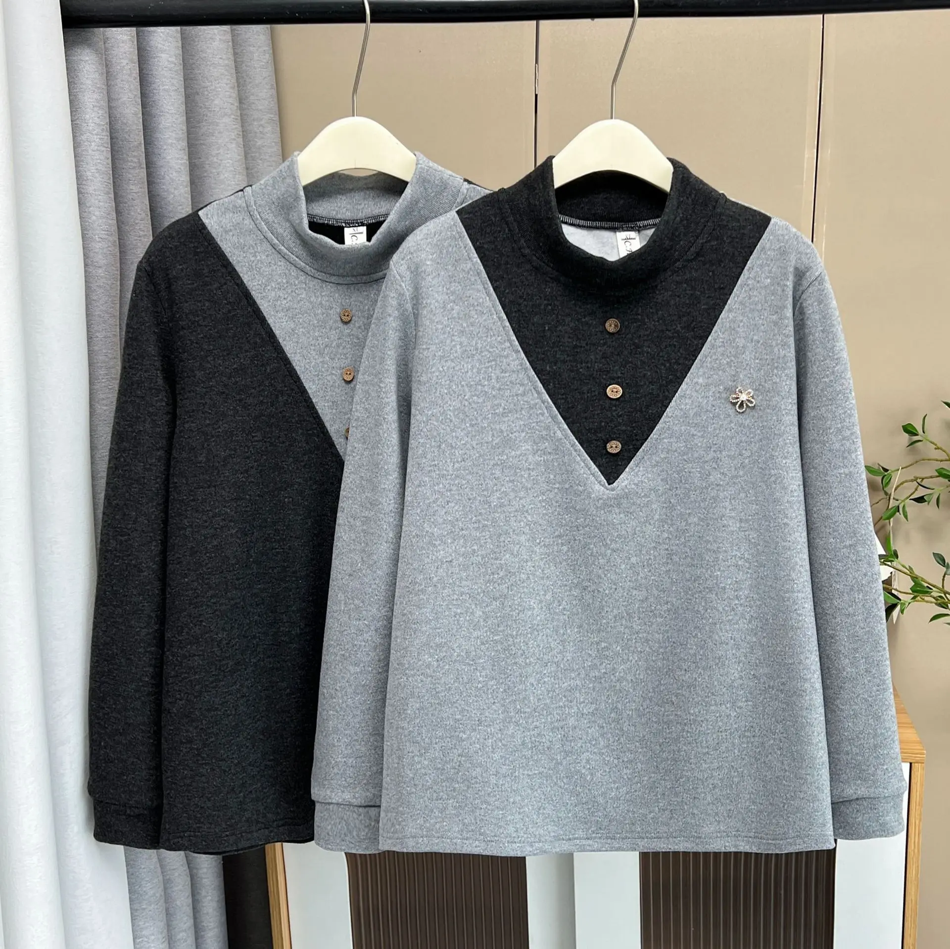 XXXXL Fashion Plus Size Woman Clothing T-Shirt New Autumn And Winter Casual Contrasting Color Fleece Warm Inner Top 8860