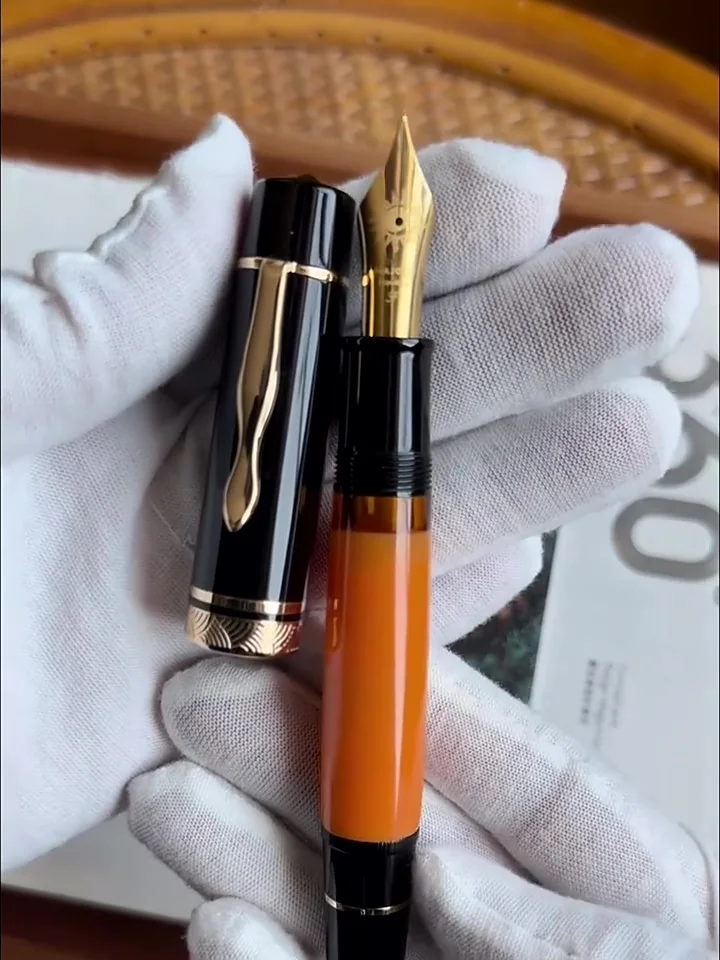 erofa Majohn P139 NR.8 Fijne Nib Zuiger Vulpen met Doos, Messing Zuiger Systeem Grote Capaciteit Schrijfpen, Zwart Geel