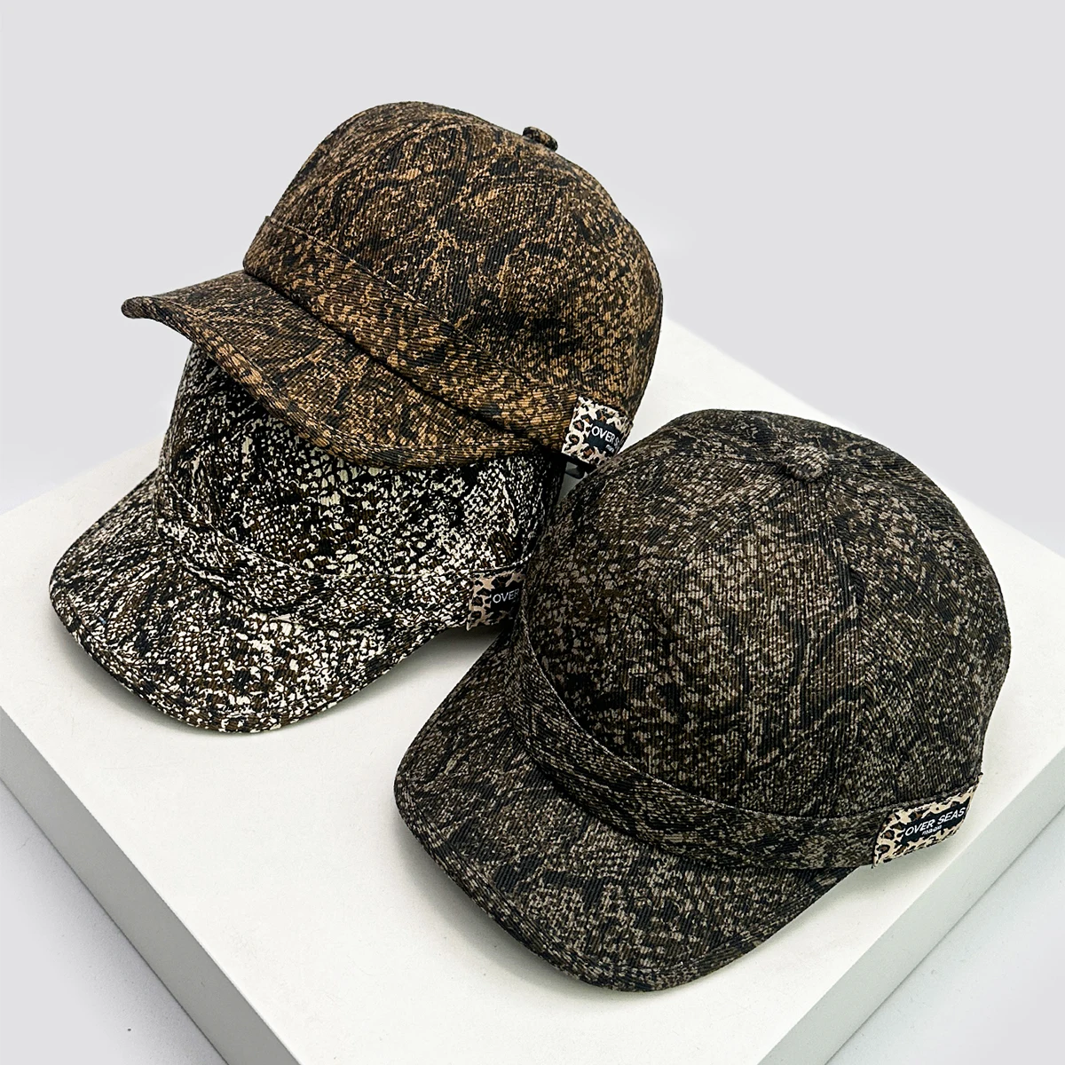 Neue Unisex Baseballkappen mit Pythonmuster und Buchstaben-Patch, atmungsaktiv, kurzer Schirm, Sonnenschutz, Streetwear, vielseitig, personalisierbar