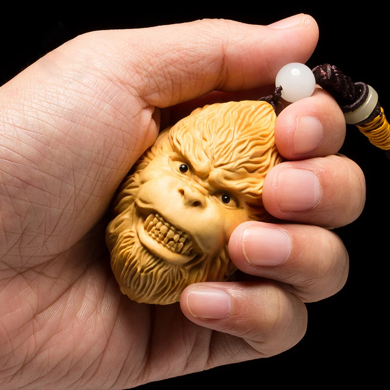 

6CM Monkey King Boxwood Car Small Hanging Solid Wood Statue Craft Pendant Qi Tian Da Sheng Sun Wukong Room Decor