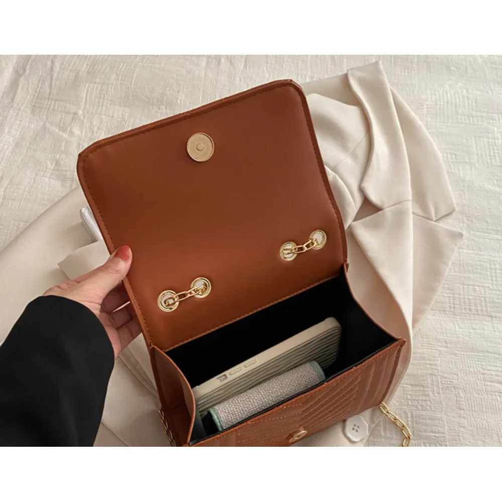 Borsa a tracolla donna con ricamo catena e nappine elegante_voghion.com