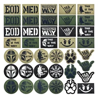 Это как WAY, полный шлем, вышитая повязка на руку, значок в стиле милитари, застежка-крючок и петля, нашивка