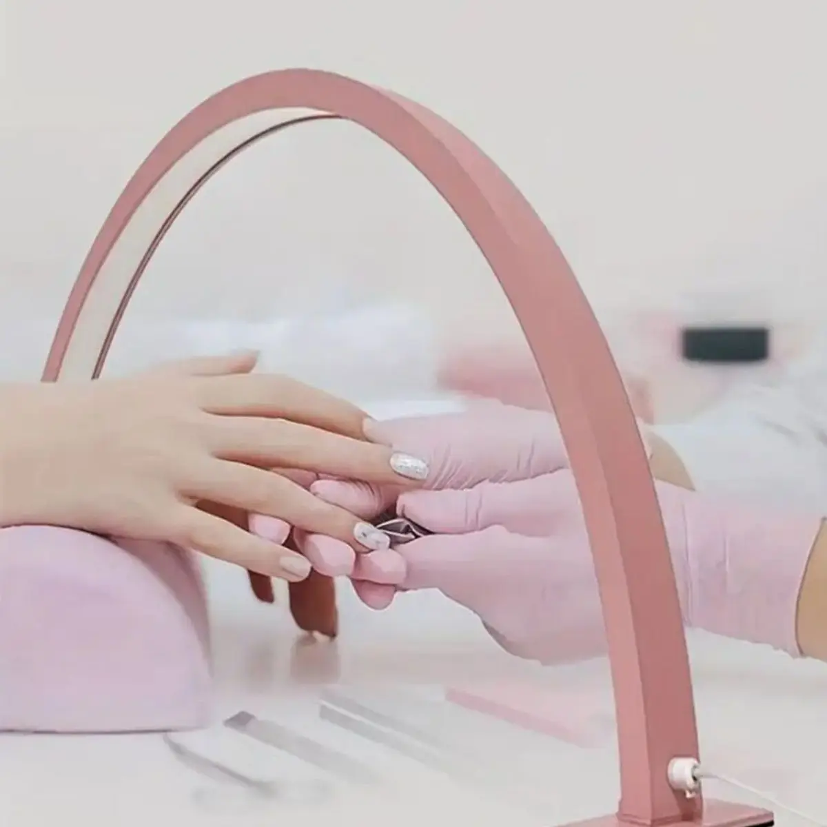 반달 모양의 네일 램프, 밝기와 색온도 조절 가능, 네일 연장, 속눈썹 연장, 스킨케어에 적합