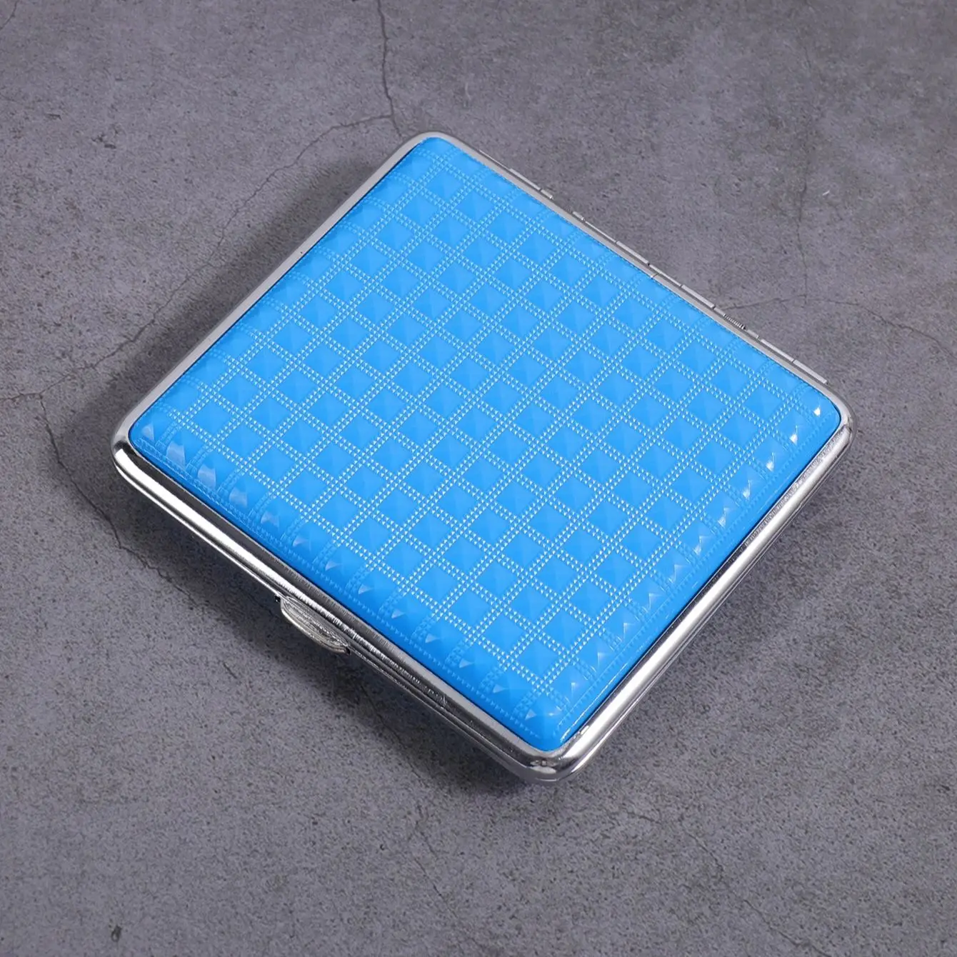 Elegant Checkered Cigarette Case - Portable, Durable, and Trendy Design