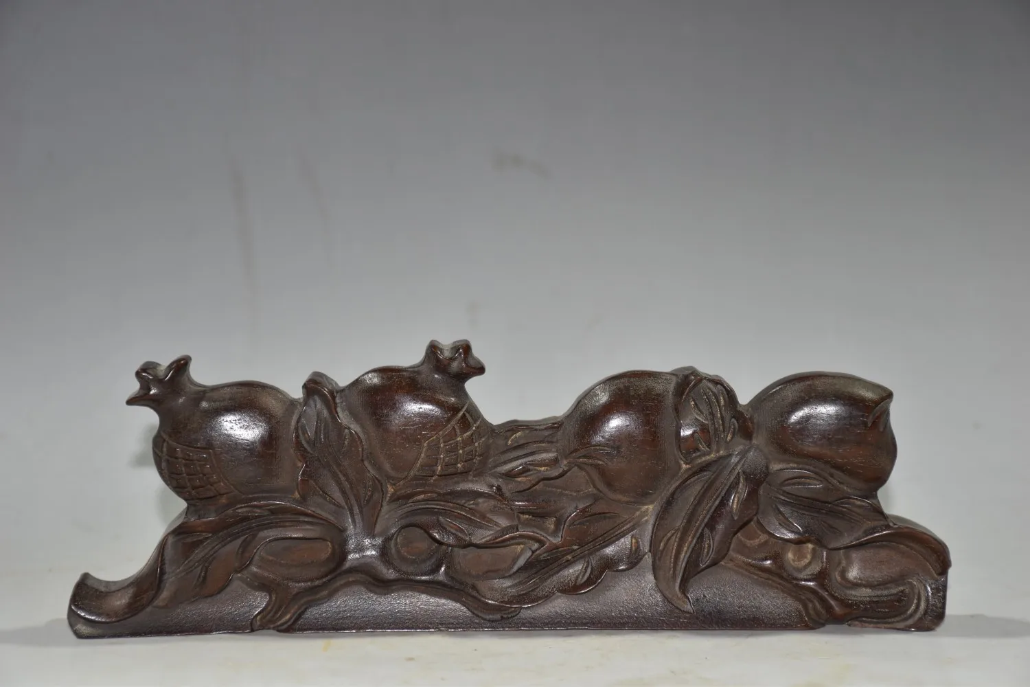 

Exquisite Imitation Ebony Peach Pen Shelf Ornament
