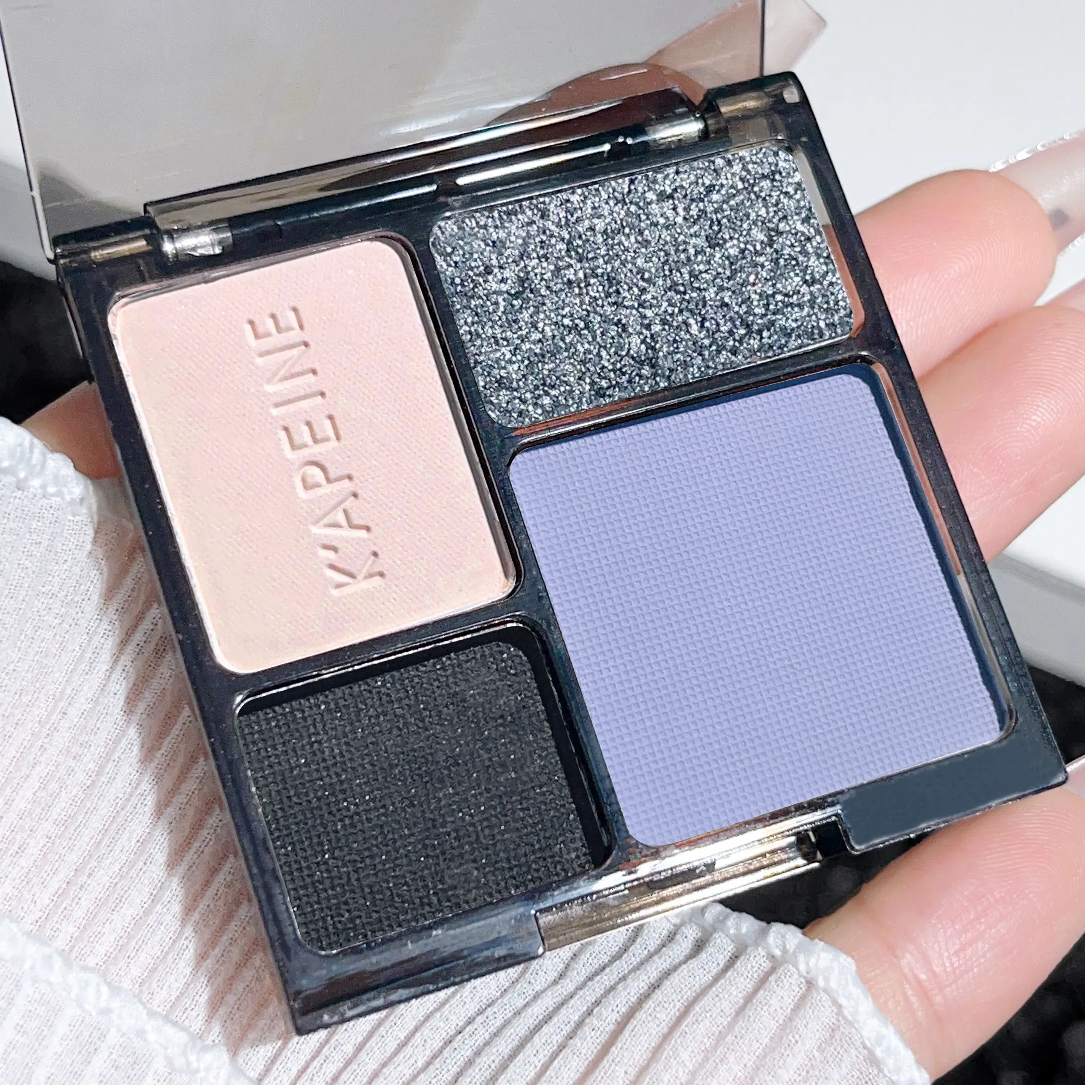 Four-Color Eyeshadow Palette with Glitter Pearlescent Matte Shades