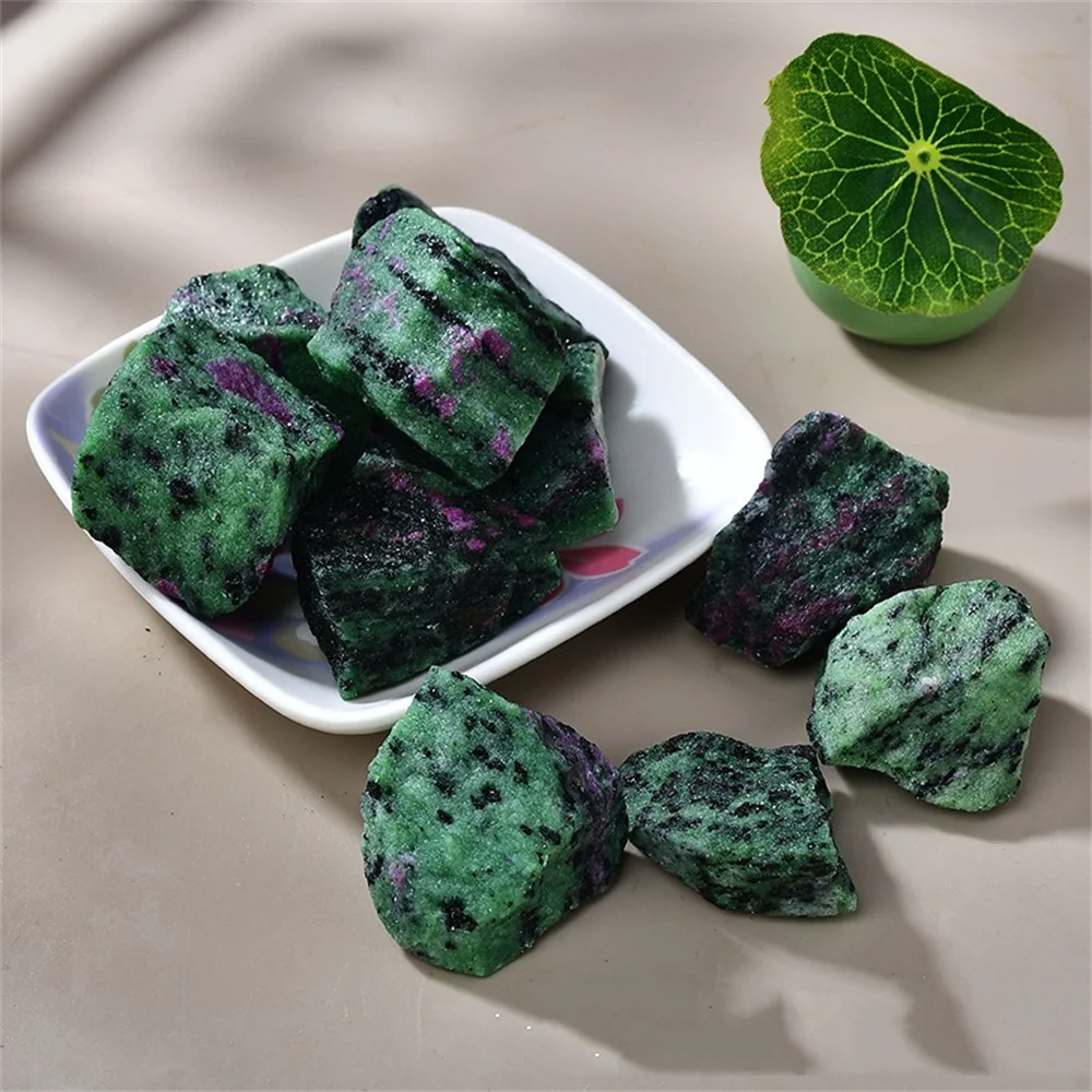 瑪瑙？緑色の自然石結晶