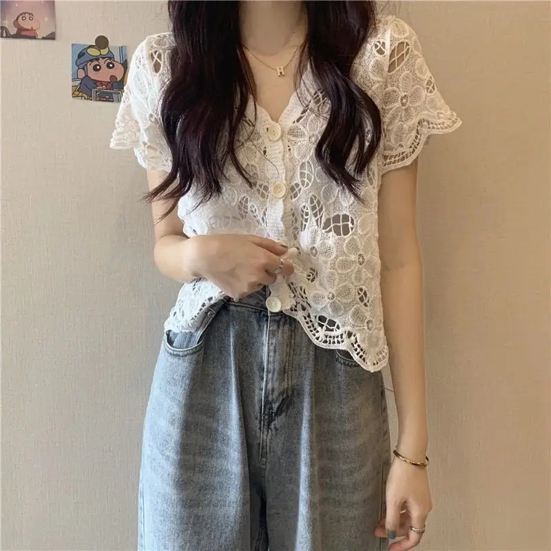 Рисунок 4 - Женский однотонный кардиган с V-образным вырезом