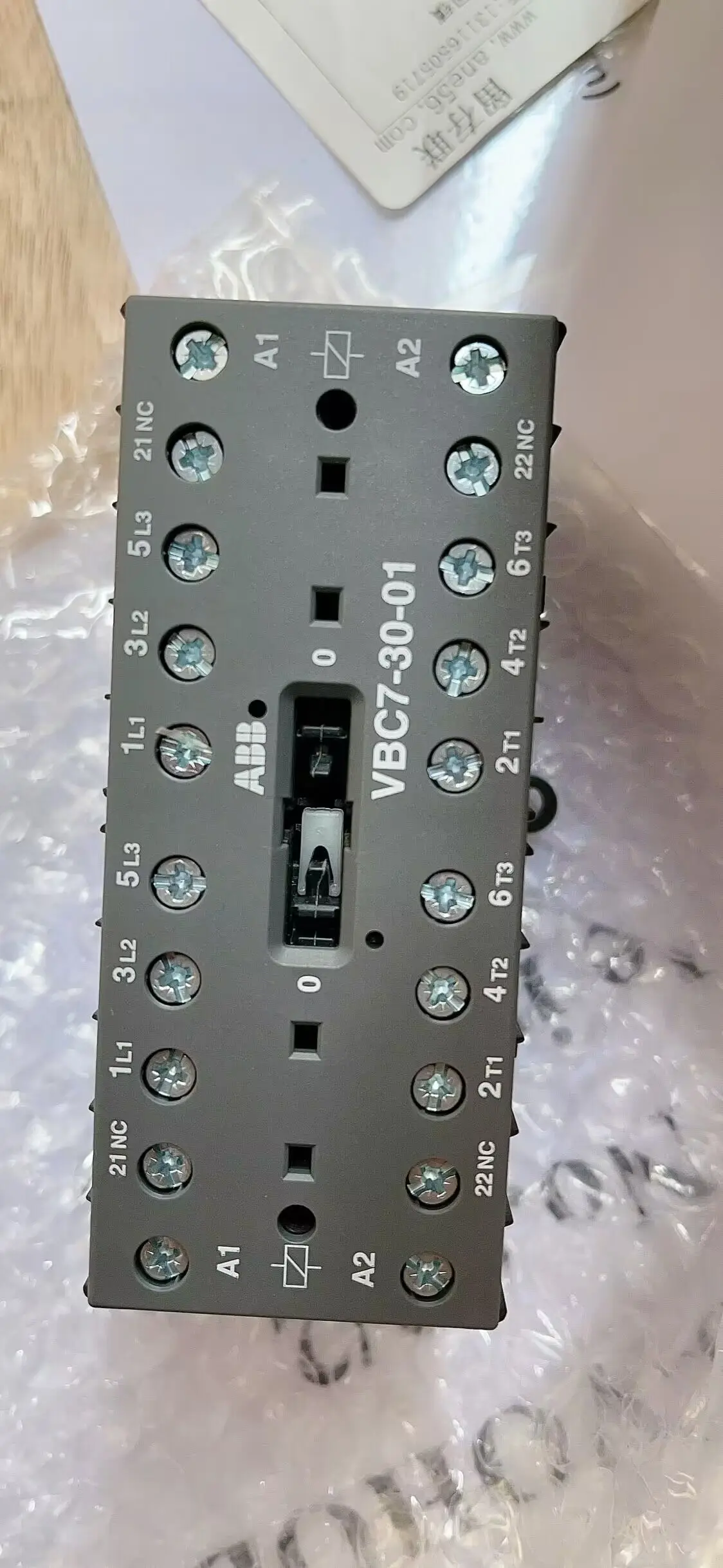 

ABB VBC7 3-pole mini reversing contactors DC operated VBC7-30-01-01 (10 pcs with freight fees)