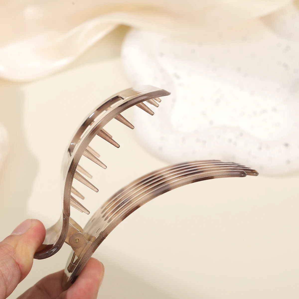 Fashionable Leopard Print Hair Crab Clip Women Duckbill Hair Clip Curved Solid Hair Clip Hair Accessories Headdress