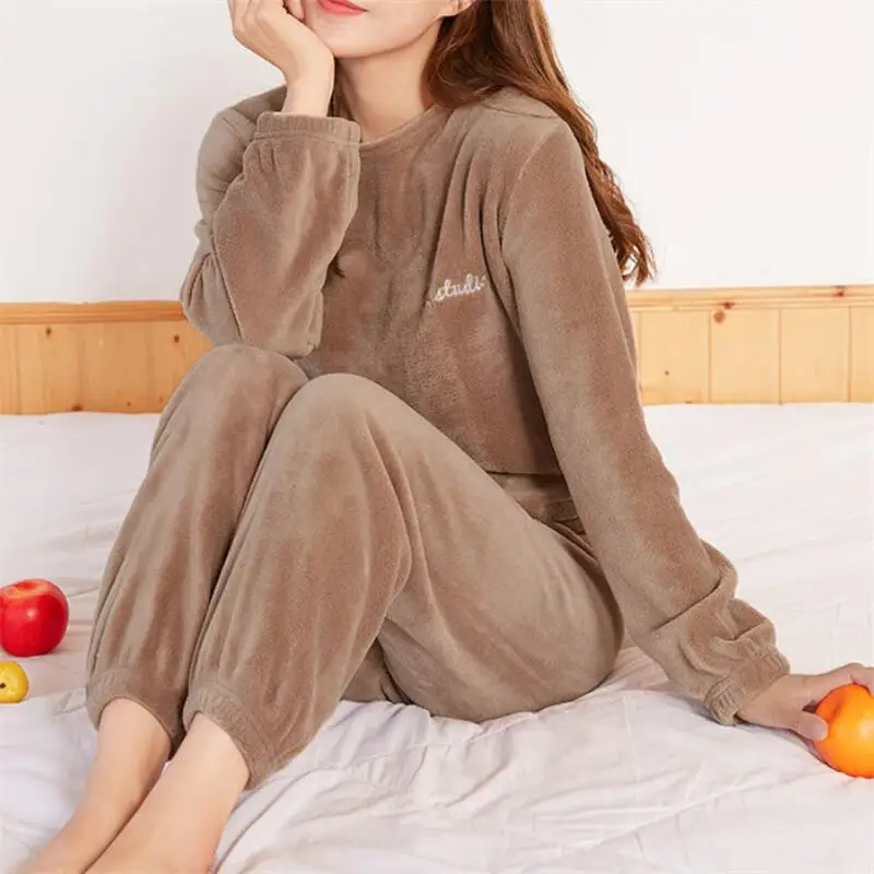 Women Velvet Pajama Set Fleecing Warm Loose Top And Elastic Waist Pants Casual Warm Woolen Suit Women 2024 Winter Men Sleepwear 5