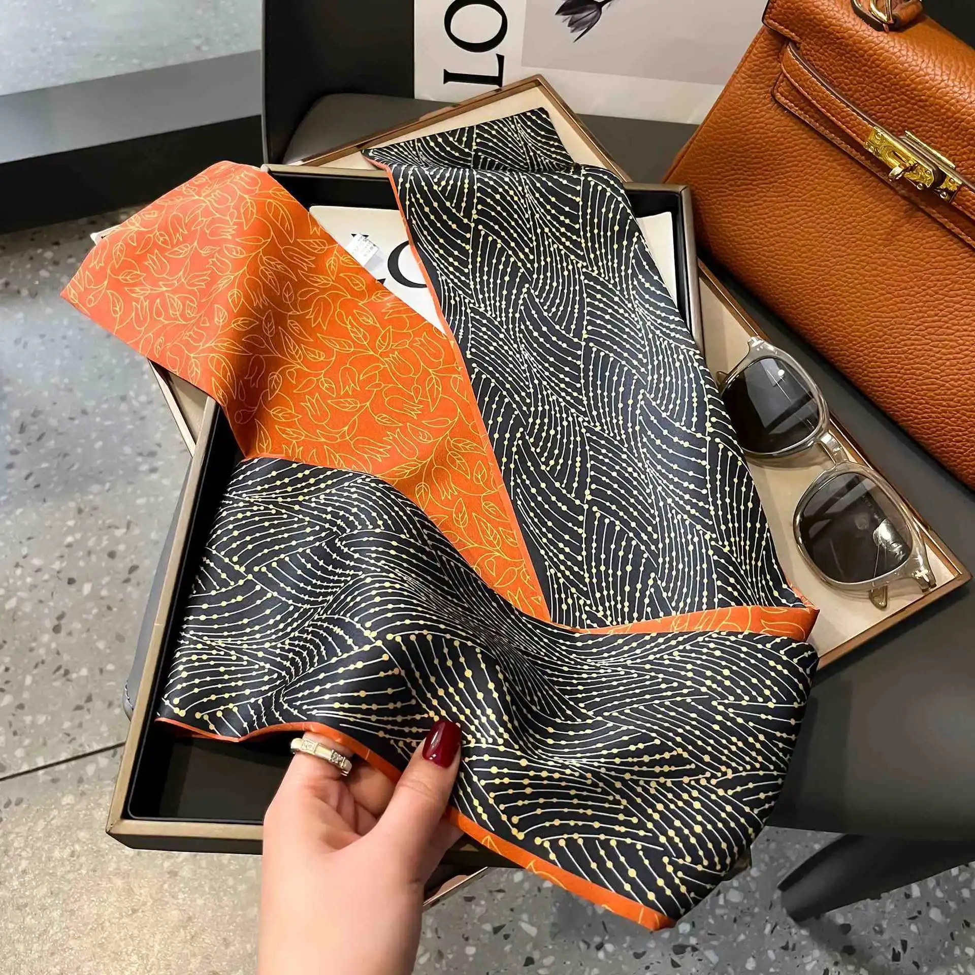 Modisches Kettenmuster-Haarband, langes Schal-Tuch für Damen, Halstuch, Taschentuch, Satin-Seiden-Schmalschal, Kopftuch, Damen-Foulard, Blumenmuster-Bänder – Detail 4