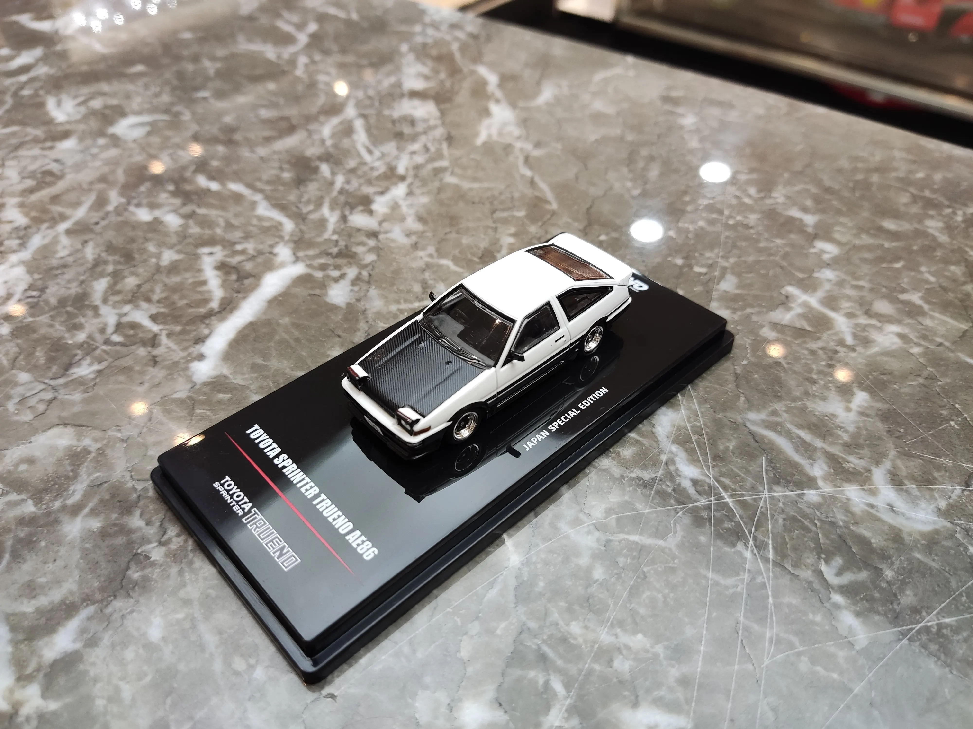 トヨタ AE86 レビン & スプリンター ミニカーセット　inno64 Amazon | Inno Models 1/64 トヨタ カローラ AE86 レビン