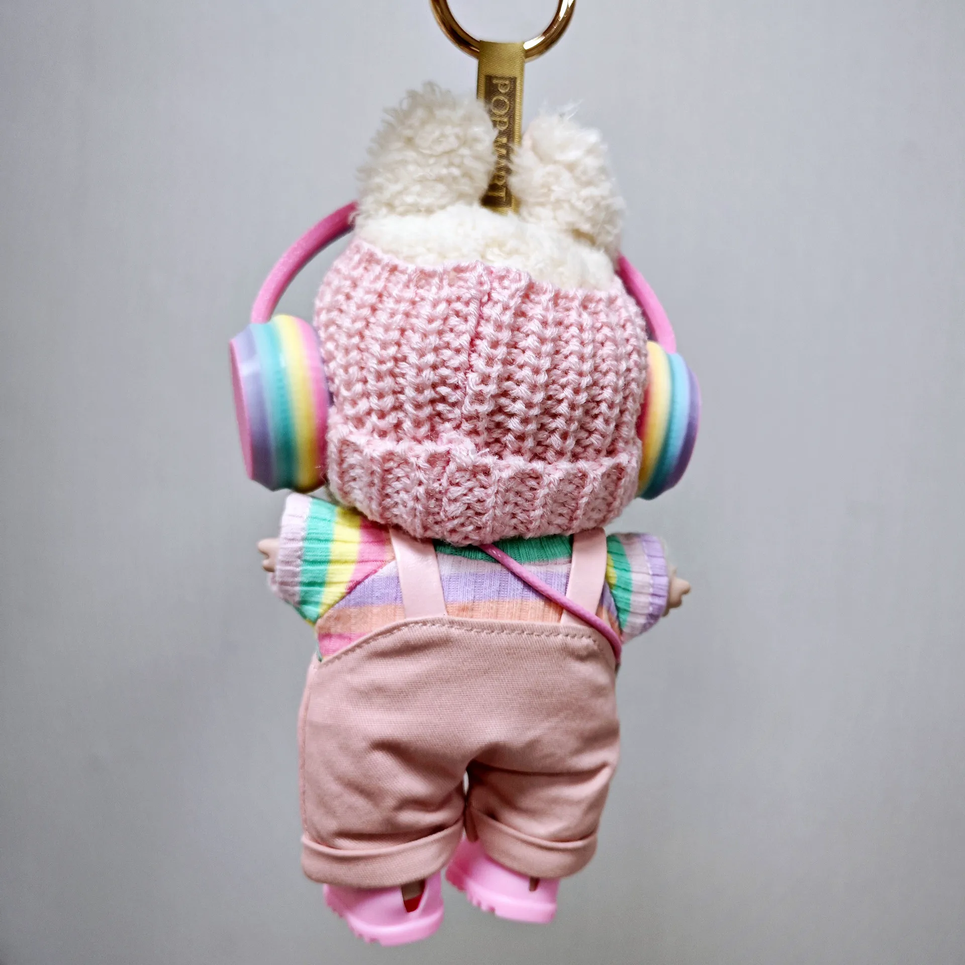 Kleidung für Labubu 15/17 cm Puppen Gen 1–3 niedlicher Regenbogen-Rosa-Overall-Set mit Kopfhörern und Schuhen, Bekleidungshängezubehör – Detail 3