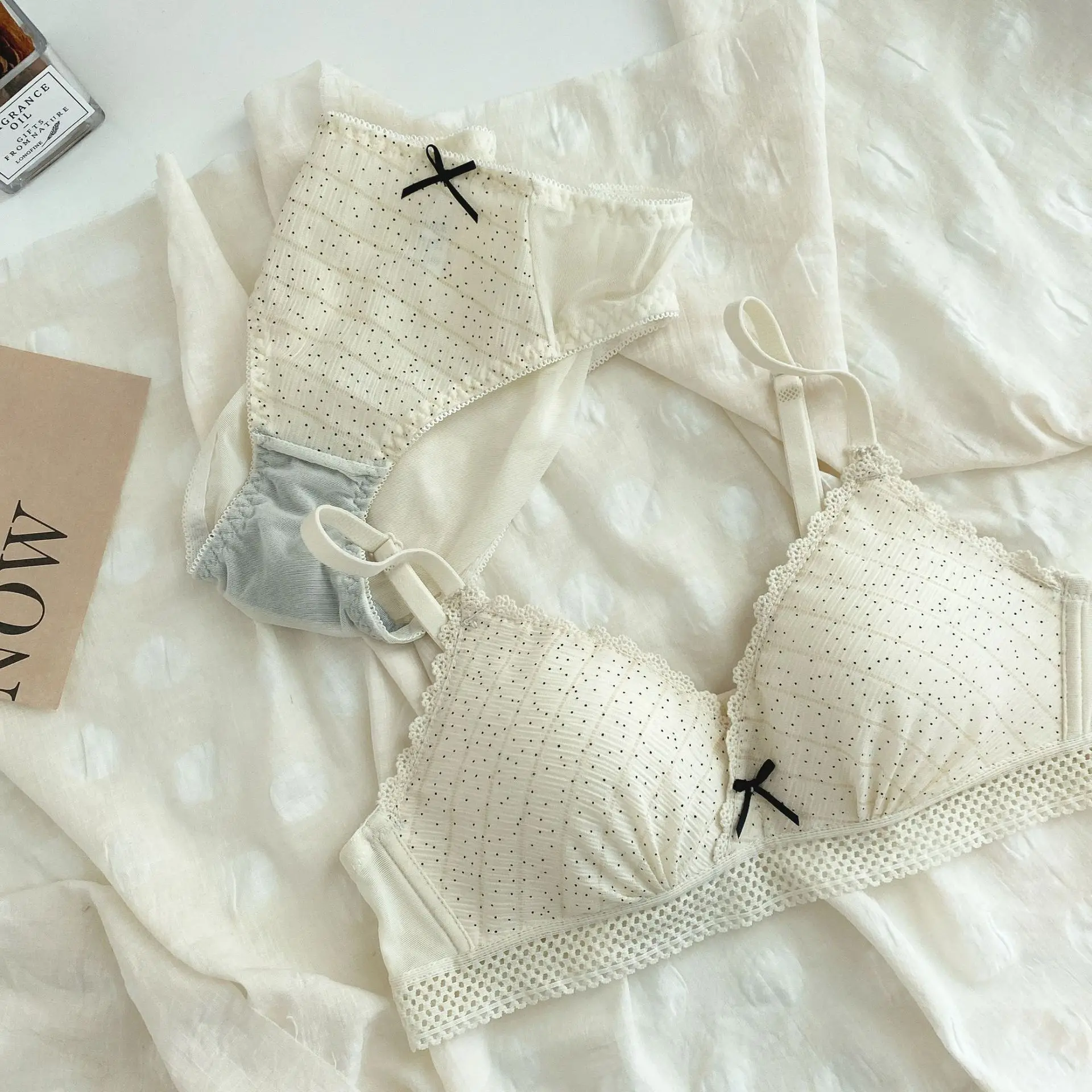 Thin Wireless Gathered Bra Women Lace Polka Dot Bow Underwear Comfortable Invisible Brassiere Girls Solid Push Up Bralette