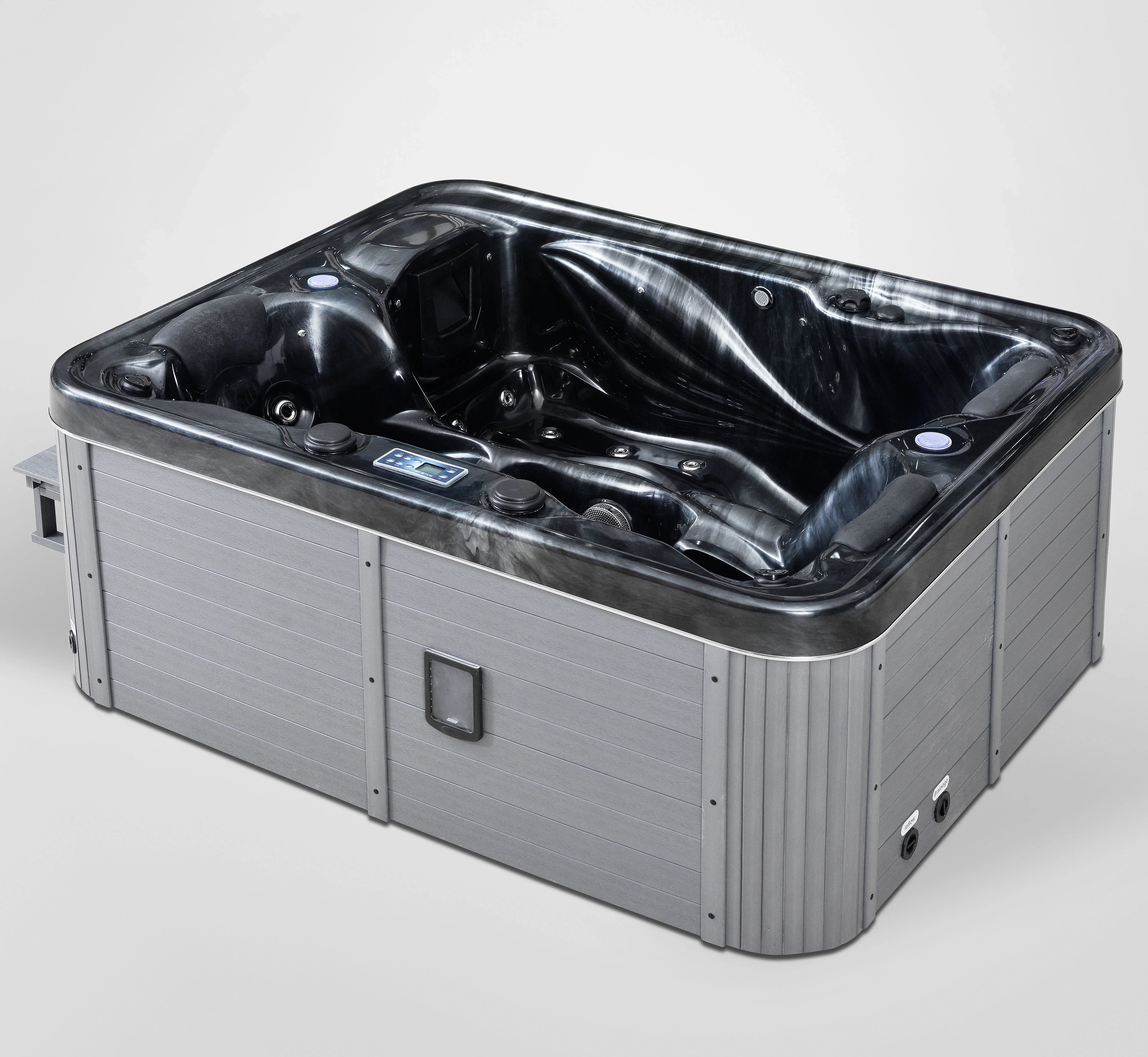 Рисунок 2 - Автономные акриловые 3-местные уличные спа-ванны