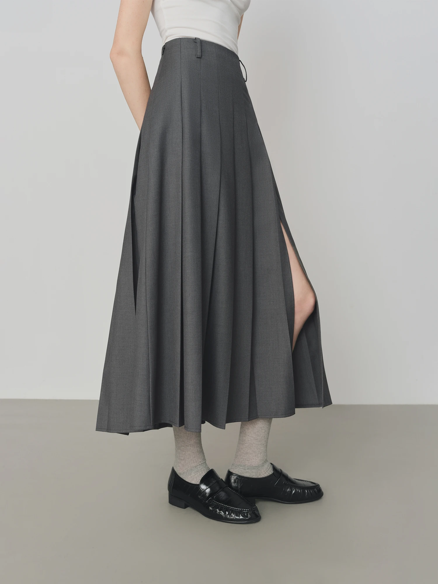 スカート helk SLIT PLEATED SKIRT (GRAY) スカート helk SLIT PLEATED SKIRT (GRAY) helk SLIT PLEATED