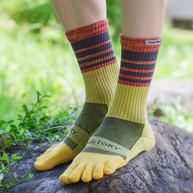 Sports socks Cotton Men's Sports Five Finger Socks Sweat Absorption Anti-odor Autumn Winter Towel Base Terry Long Tube Split Toe Socks 2025