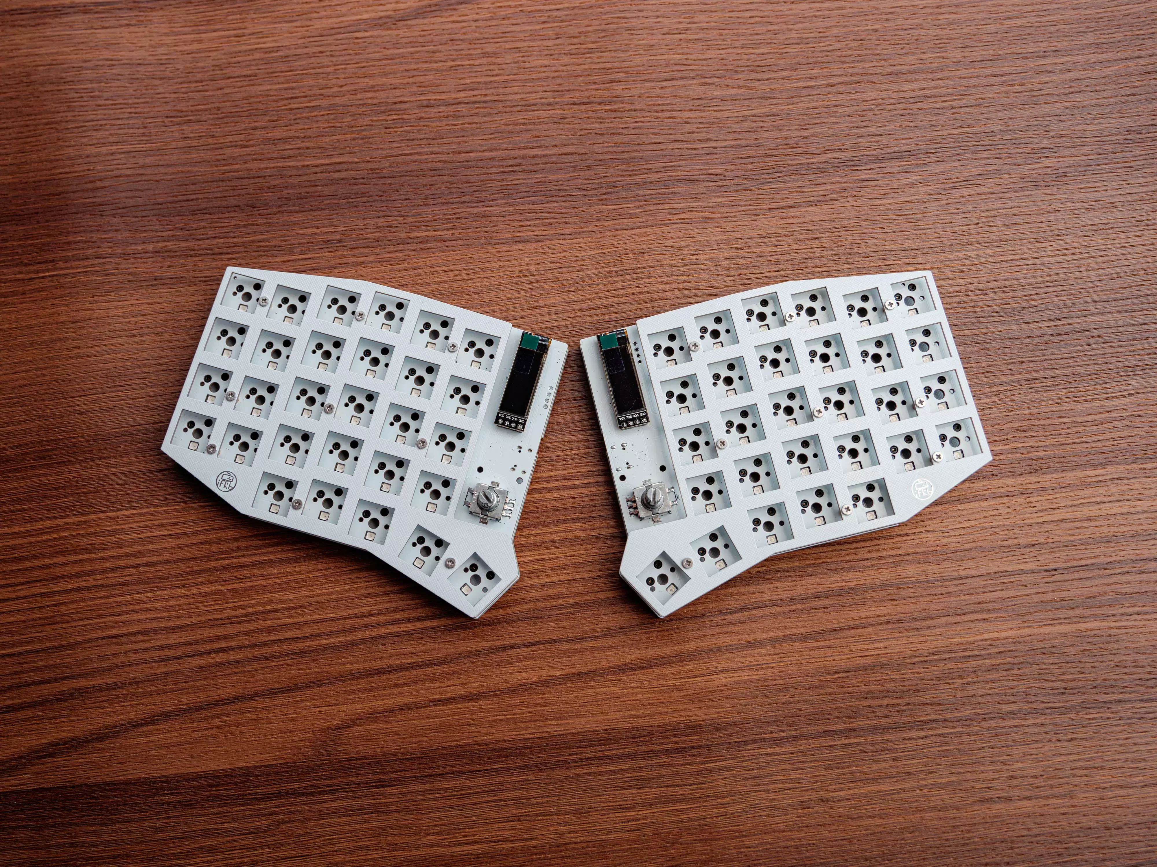 Sofle ロープロファイル 左右分割キーボードキット Bluetooth Sofle