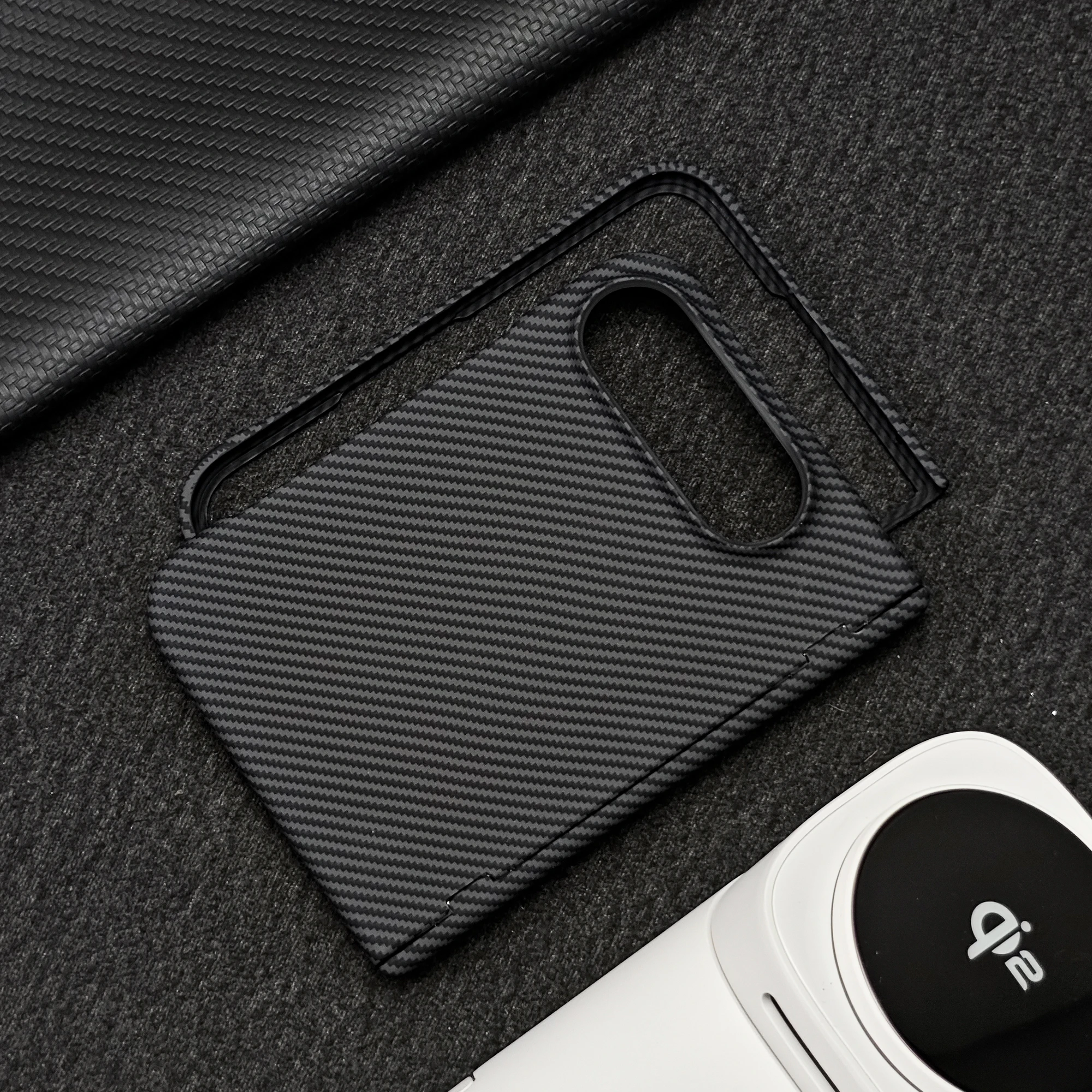 Magnetic Carbon Fiber Pattern Slim Protective Phone Cover in Hard PC