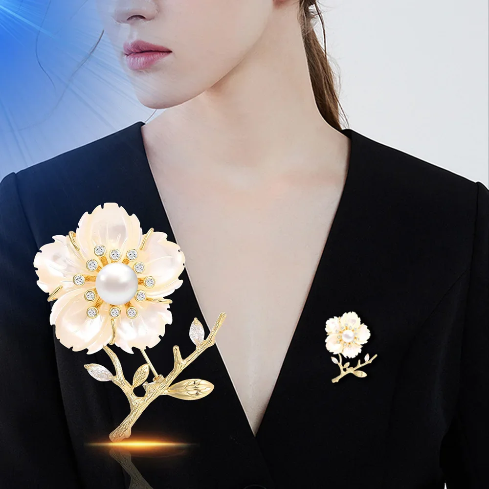 

White Pearl Flower Brooch for Women Luxury Inlaid Zircon natural shell petals Brooches Corsage Pins Jewelry Accessories Gifts