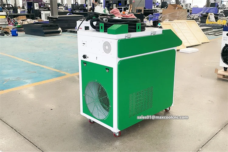 Hanheld Fiber Optic Laser Cleaning Machine For Wood Furniture, Metal Oil Rust Laser Pulse Cleaner 300W 1kw 6