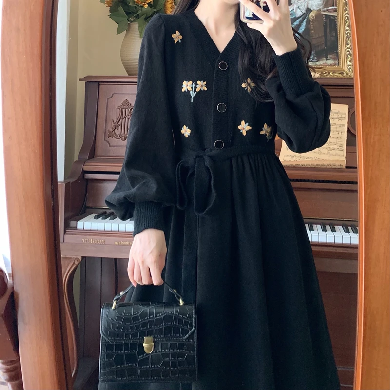 

Floral Embroidered Sweater Dress 2023 Autumn Winter Women Tie Bow Belt Knitted Dresses Lady Long Sleeve Large Hem Long Vestidos