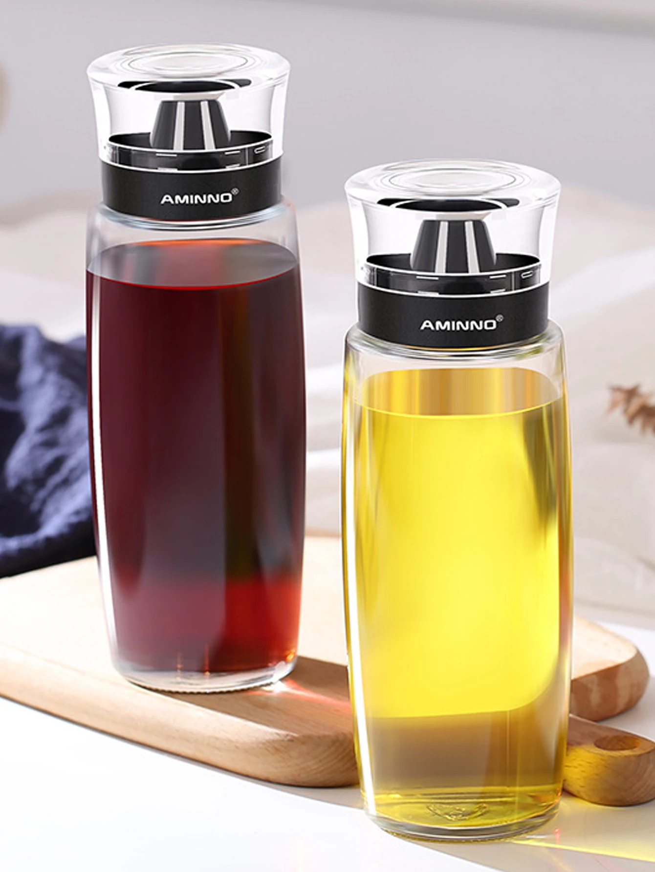 A new household glass oil bottle storage bottle