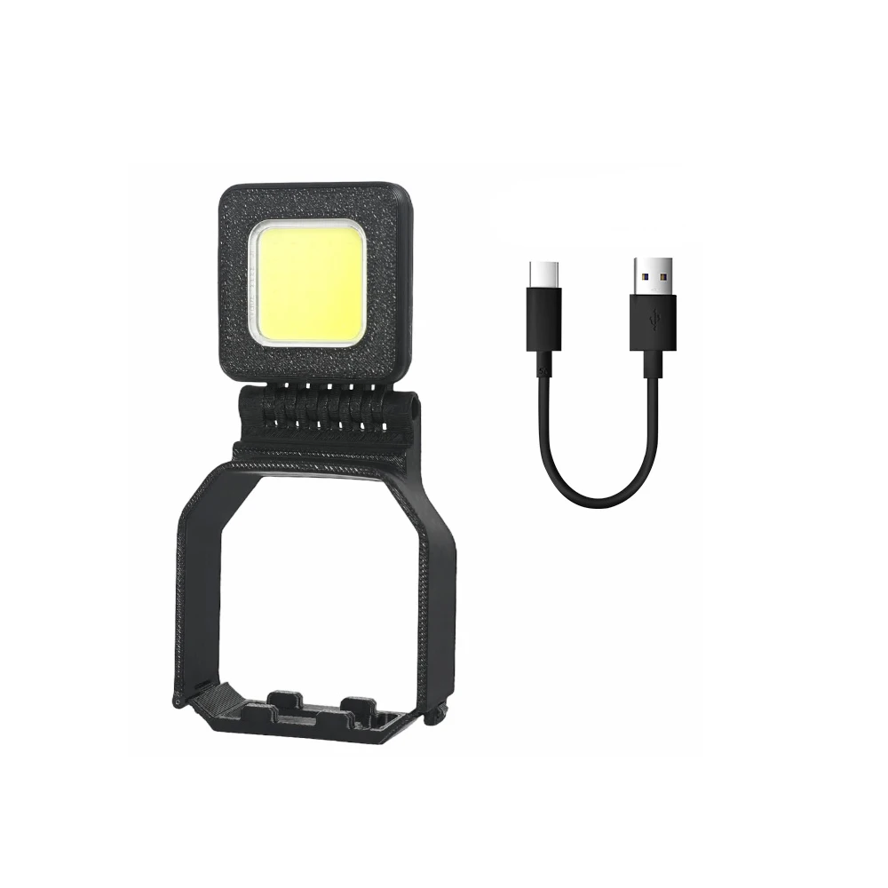 Gros plan sur le feu de navigation LED montrant le port de charge et le bouton de mode, conçu pour le DJI Mini 4 Pro.