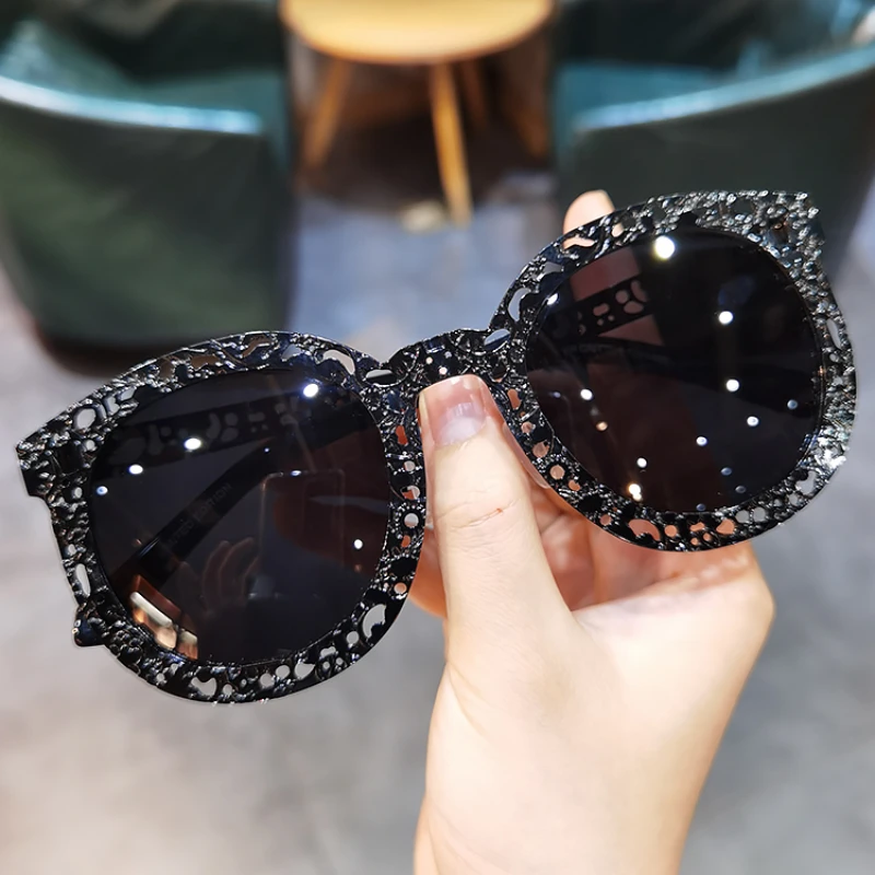

Round Lens Sunglasses For Ladies Retro Fashion And Ultra Light Hollow Large Frame Street Shot Eyewear UV Protection