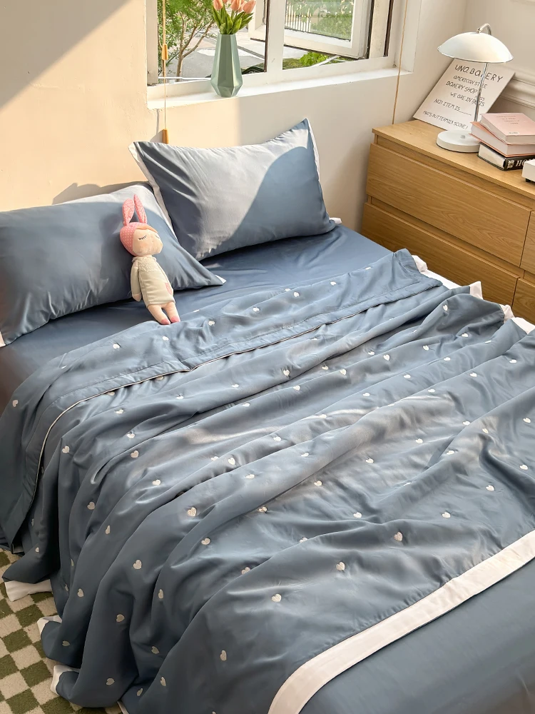 

Summer Breeze Embroidered Heart Patchwork Quilt, Smooth Thin Comforter, Luxuriously