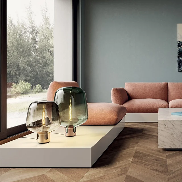 유리로 섬세하게 만들어진 이탈리아 램프