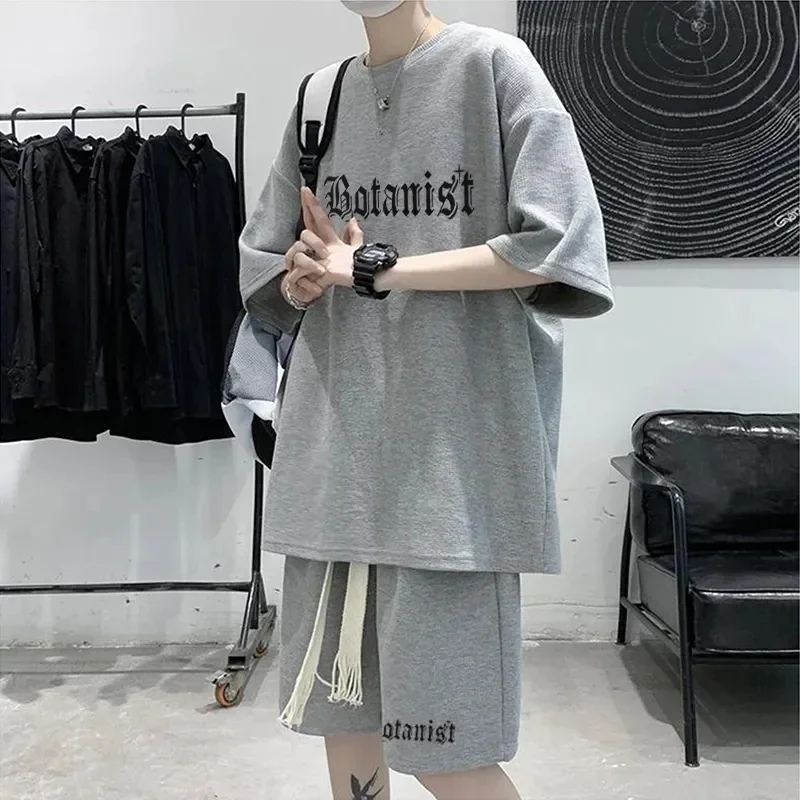 thumbnail image 1 of Conjunto de hombre con estampado de gofres, nuevo conjunto de camiseta y pantalones cortos de manga corta de moda de verano, conjunto deportivo de 2 piezas, conjunto de moda coreana, 1 of 5