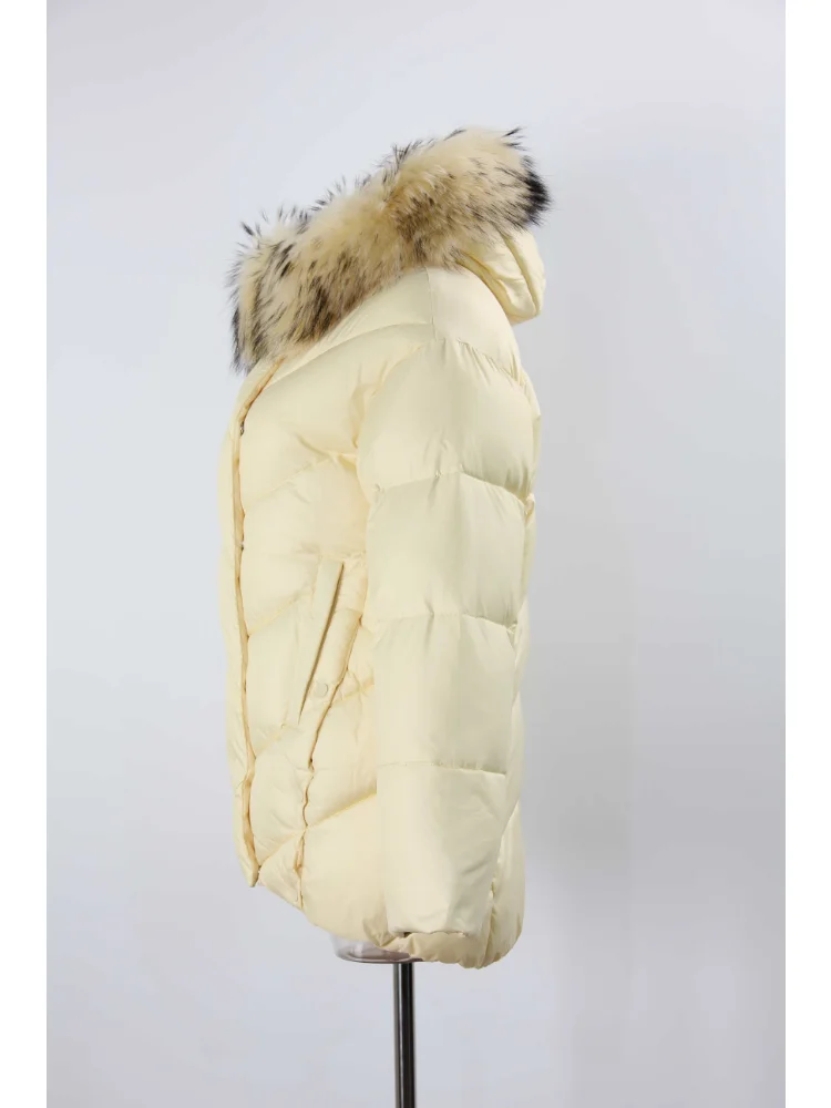 VERALBA Women's Mid-length Down Jacket With Hat and Detachable Fur Collar Winter Warm Fashion Coat Design Shows Crowd Ladies