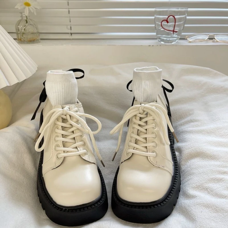 

Female 2023 Brand Retro Rock Shoes for Women‘s Comfortable New Lace Up Leather Shoes Platform Solid Color Platform Sneakers