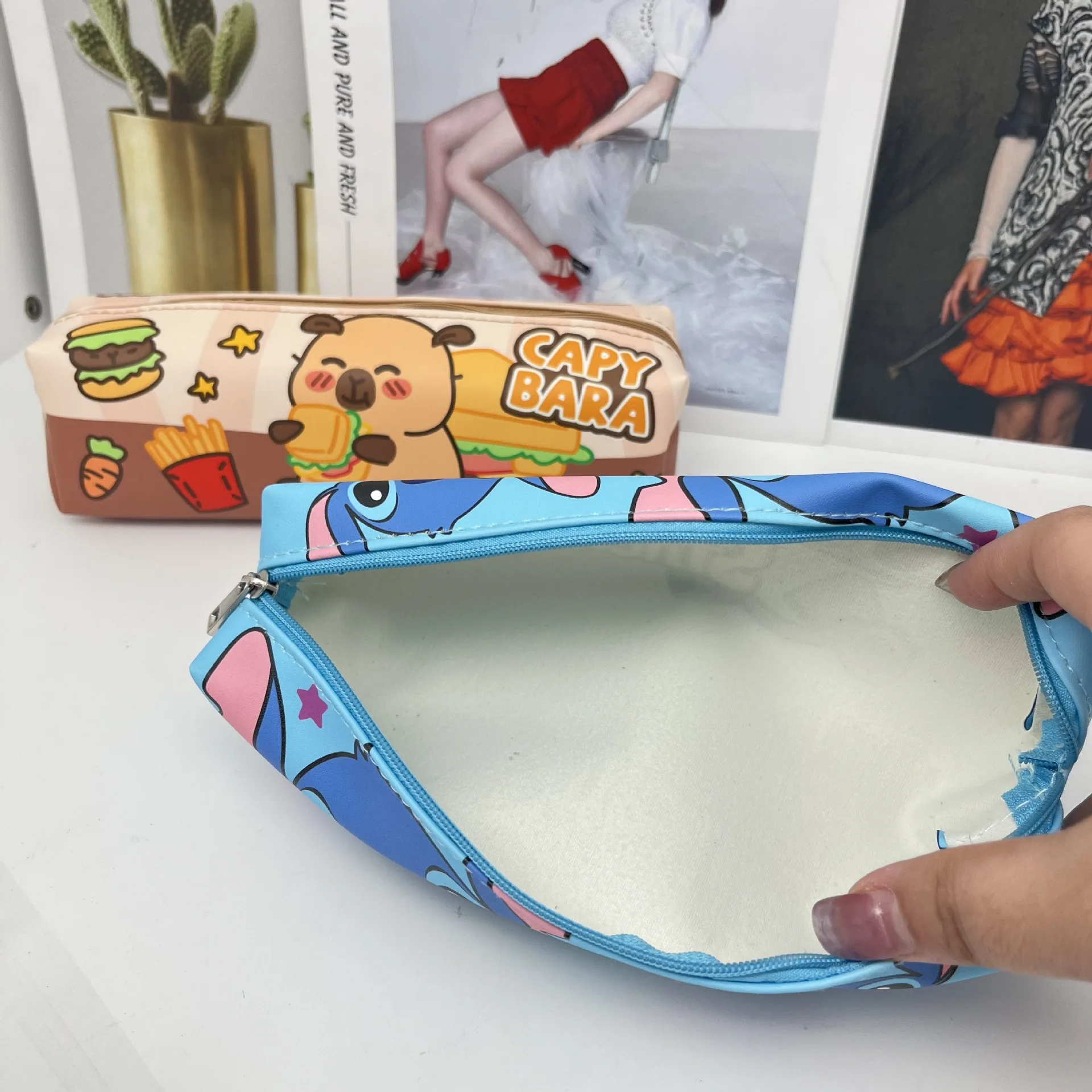 thumbnail image 4 of Estuche para lápices de Disney Anime Stitch, bolsa para bolígrafos de PU, bolsa de almacenamiento de dibujos animados para estudiantes, papelería, bolsa para bolígrafos de Pilbara Bear, regalos para n, 4 of 5