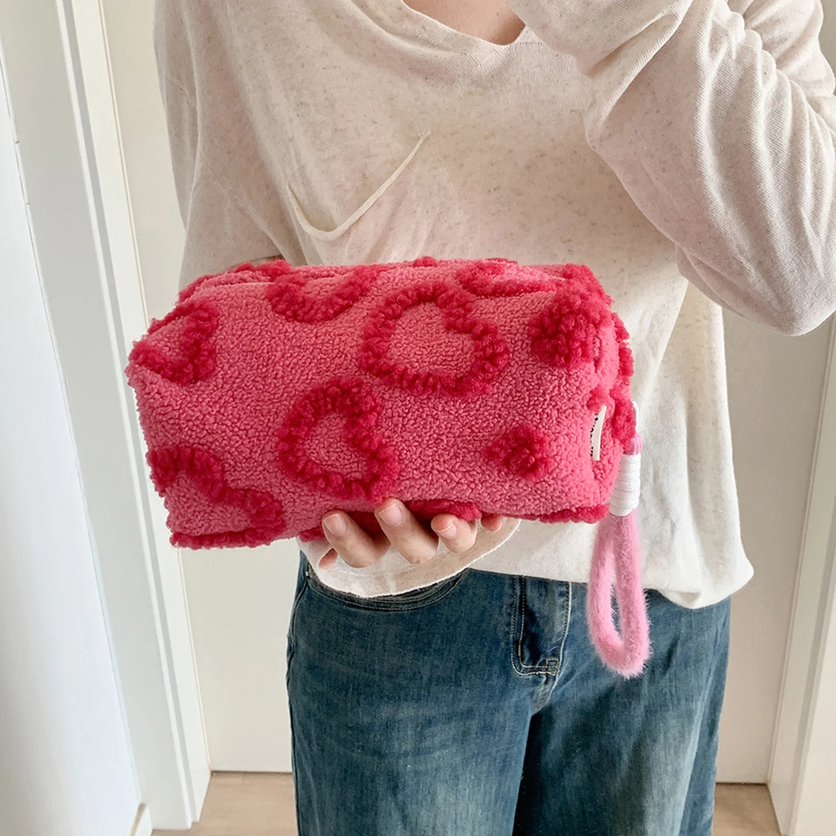 귀여운 플러시 하트 모양의 필통, 대용량 휴대용 지퍼 문구류 데스크탑 보관 가방, 그녀를 위한 아름다운 선물