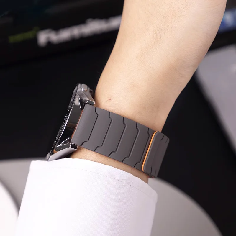 Magnetic Silicone Loop Strap - Versatile 22mm/20mm Band